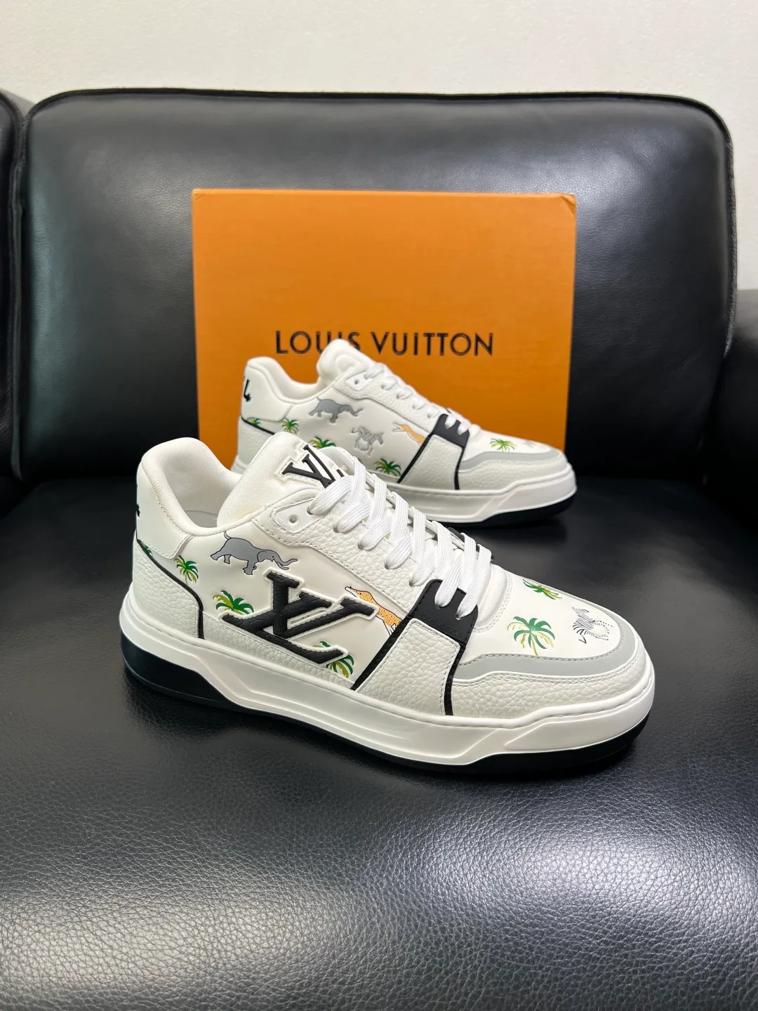 Men's shoes 💰 940 Lv high quality top crafts Louis Vuitton, sports sneakers counter synchronization, uppers imported from Italy, high-quality splicing colorful complex crafts, imported mesh pads soft and comfortable, soles: original soles specially provided by the original factory, T men's shoes 💰U exclusive movable molded soles super comfortable, original factory single goods, code number 39-44 (customized 38 45)